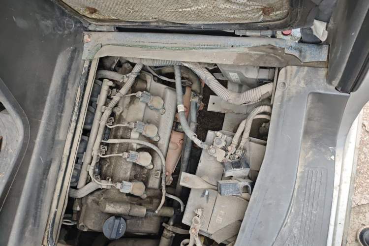 Used Wuling Zhengcheng 2015 1.5L Comfort L3C Engine Bay Left