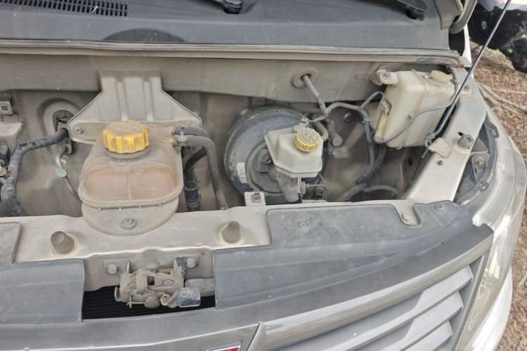 Used Wuling Zhengcheng 2015 1.5L Comfort L3C Engine Bay Left