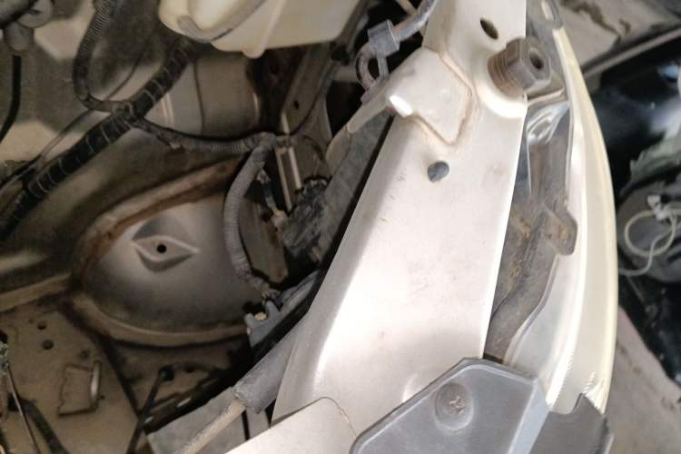 Used Wuling Zhengcheng 2015 1.8L Comfort Model LJ479QE2 Engine Bay Left