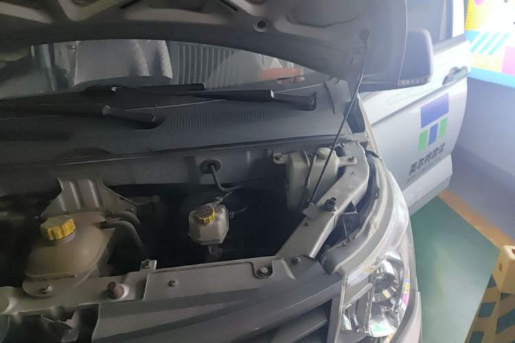 Used Wuling Zhengcheng 2015 1.5L Comfort L3C Engine Bay Left