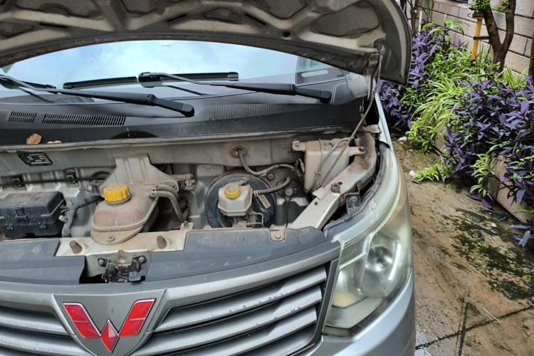 Used Wuling Zhengcheng 2015 1.5L Comfort L3C Engine Bay Left