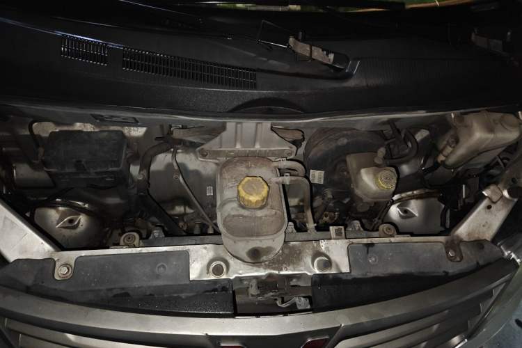 Used Wuling Zhengcheng 2015 1.5L Comfort L3C Engine Bay