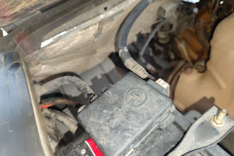 Used Wuling Zhengcheng 2015 1.8L Comfort Model LJ479QE2 Engine Bay Right
