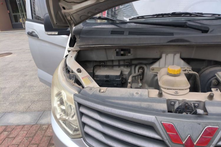 Used Wuling Zhengcheng 2015 1.8L Comfort Model LJ479QE2 Engine Bay Right