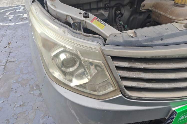 Used Wuling Zhengcheng 2015 1.5L Comfort L3C Engine Bay Right
