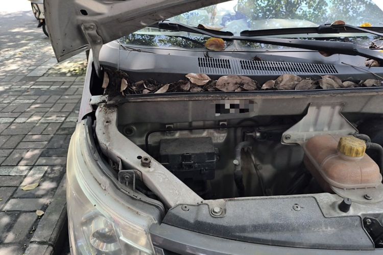 Used Wuling Zhengcheng 2015 1.5L Comfort L3C Engine Bay Right