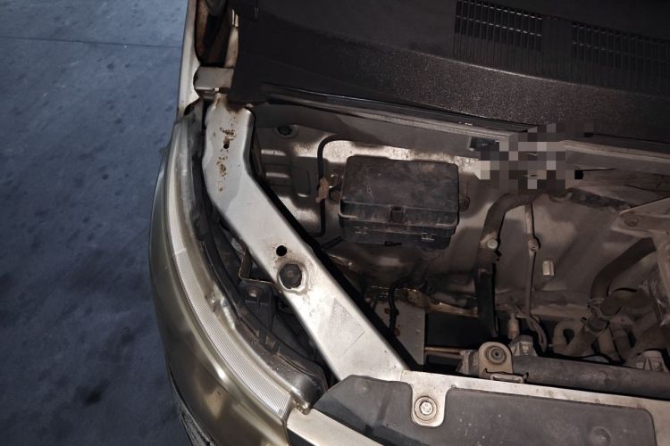 Used Wuling Zhengcheng 2015 1.5L Comfort L3C Engine Bay Right