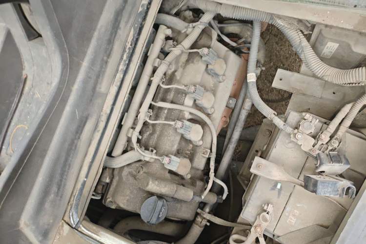 Used Wuling Zhengcheng 2015 1.5L Comfort L3C Engine Bay Right