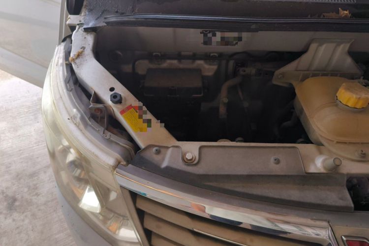 Used Wuling Zhengcheng 2015 1.8L Luxury Model LJ479QE2 Engine Bay Right