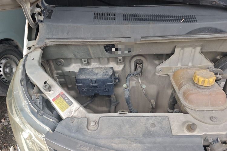 Used Wuling Zhengcheng 2015 1.5L Comfort L3C Engine Bay Right