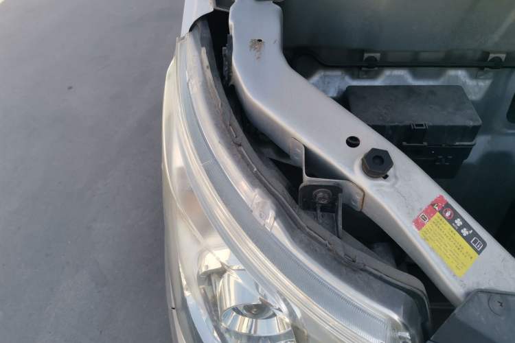 Used Wuling Zhengcheng 2015 1.8L Luxury Model LJ479QE2 Engine Bay Right