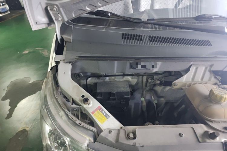 Used Wuling Zhengcheng 2015 1.5L Comfort L3C Engine Bay Right