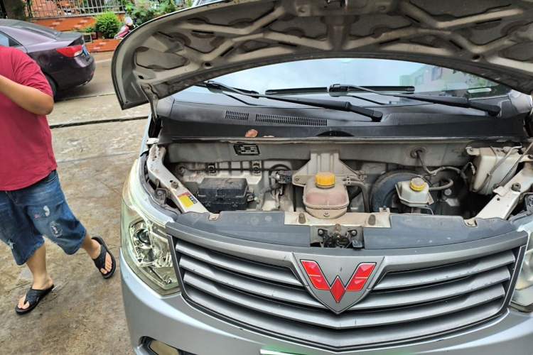 Used Wuling Zhengcheng 2015 1.5L Comfort L3C Engine Bay Right
