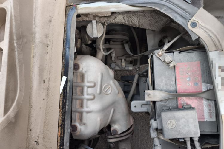 Used Wuling Zhengcheng 2015 1.8L Luxury Model LJ479QE2 Engine Bay Right