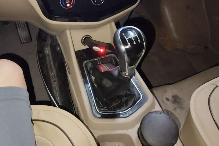 Used Wuling Zhengcheng 2015 1.8L Luxury Model LJ479QE2 Gear Lever