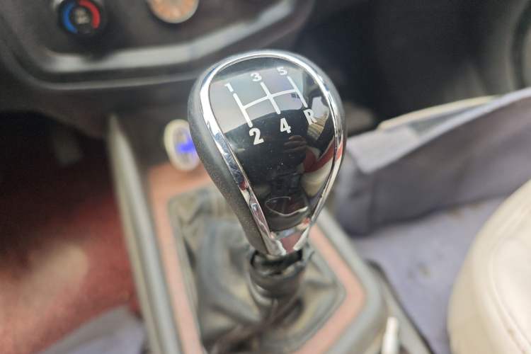 Used Wuling Zhengcheng 2015 1.8L Comfort Model LJ479QE2 Gear Lever