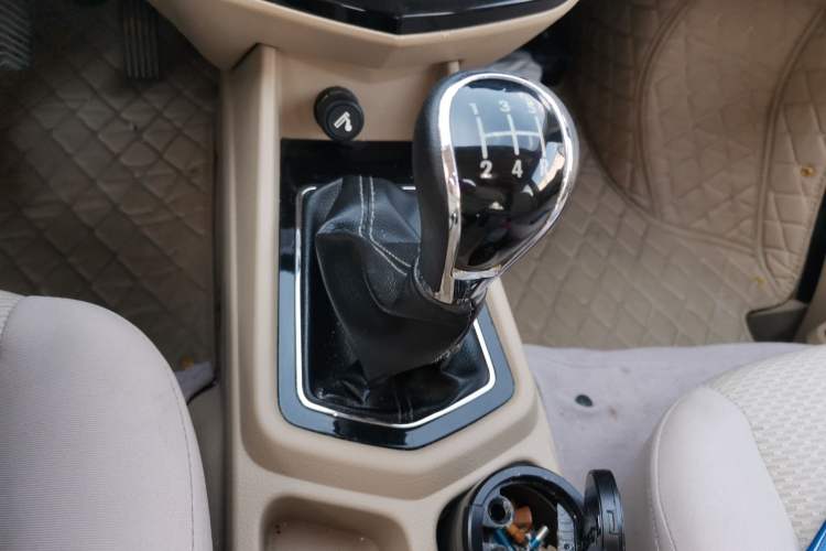Used Wuling Zhengcheng 2015 1.8L Luxury Model LJ479QE2 Gear Lever