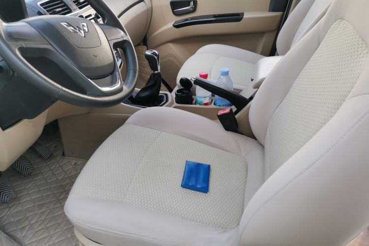 Used Wuling Zhengcheng 2015 1.8L Luxury Model LJ479QE2 Left Front Seat