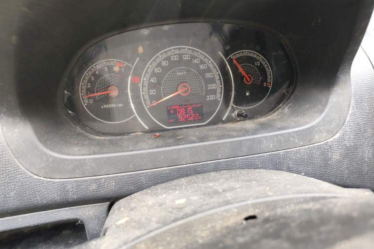 Used Wuling Zhengcheng 2015 1.8L Comfort Model LJ479QE2 Odometer Close Up
