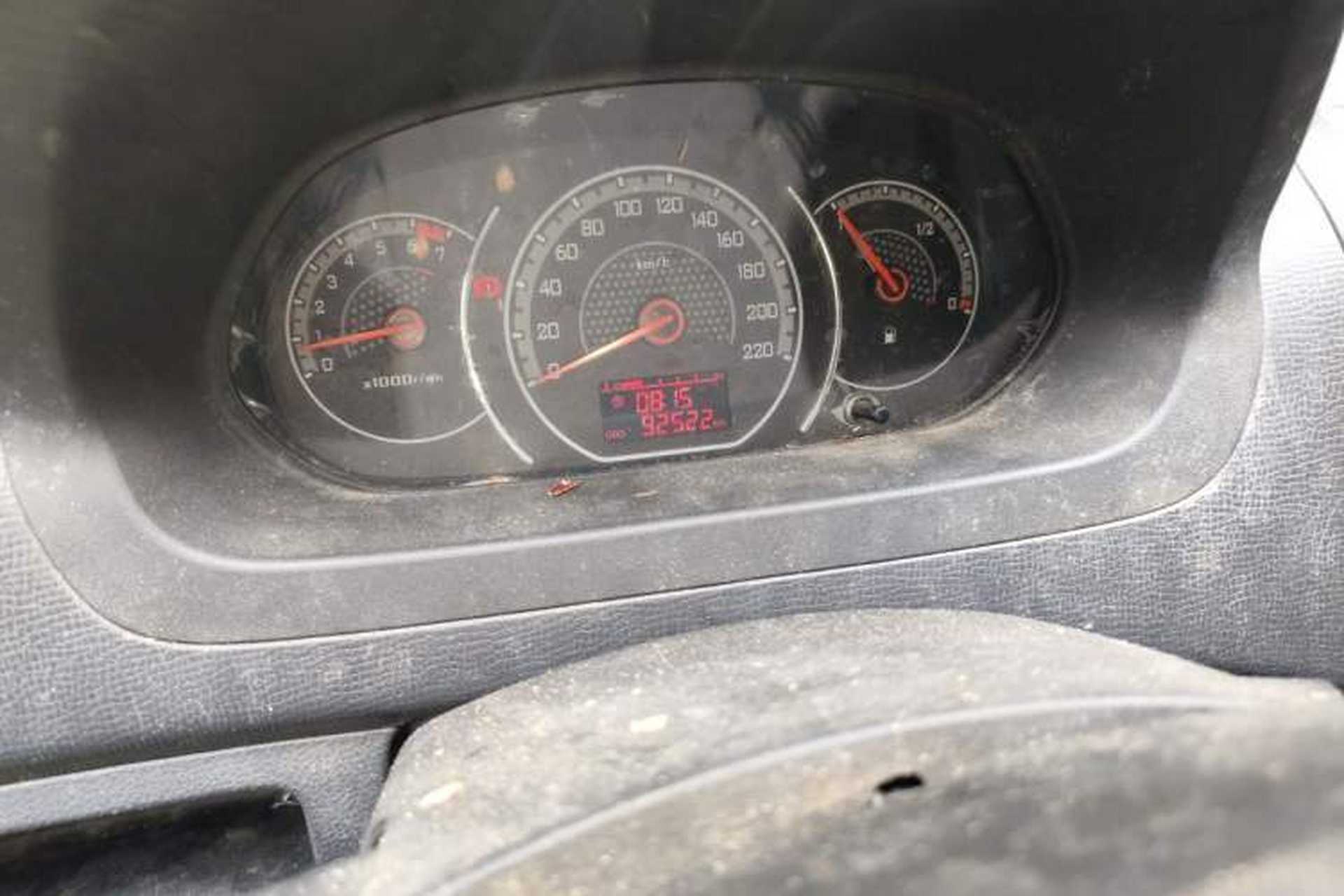 Used Wuling Zhengcheng 2015 1.8L Comfort Model LJ479QE2 Odometer Close Up