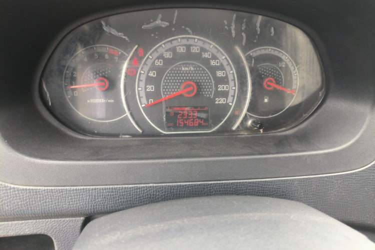 Used Wuling Zhengcheng 2015 1.8L Comfort Model LJ479QE2 Odometer Close Up