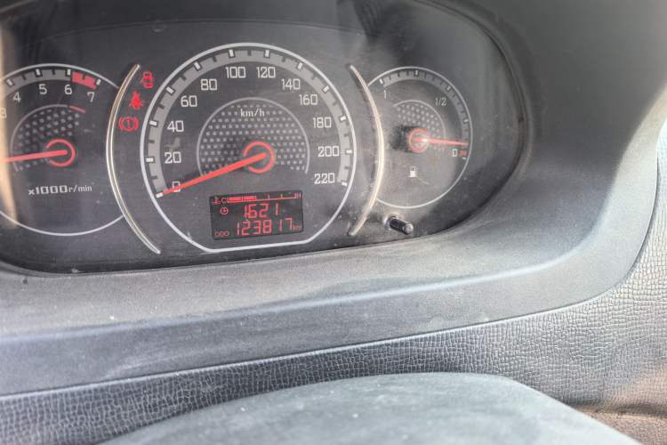 Used Wuling Zhengcheng 2015 1.5L Comfort L3C Odometer Close Up