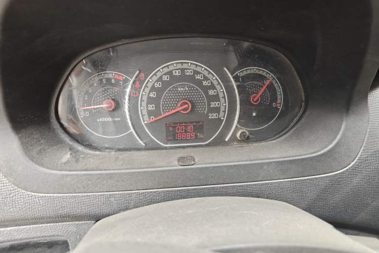 Used Wuling Zhengcheng 2015 1.8L Comfort Model LJ479QE2 Odometer Close Up