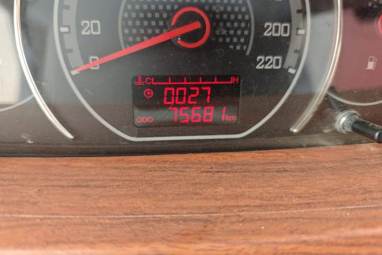 Used Wuling Zhengcheng 2015 1.8L Comfort Model LJ479QE2 Odometer Close Up