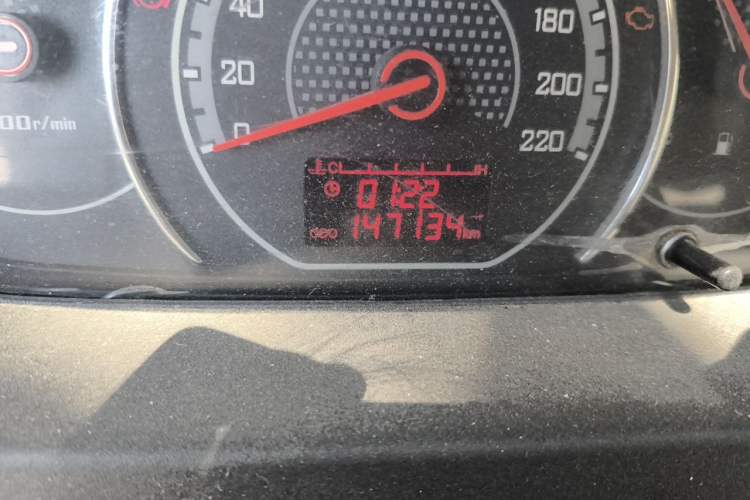 Used Wuling Zhengcheng 2015 1.5L Comfort L3C Odometer Close Up