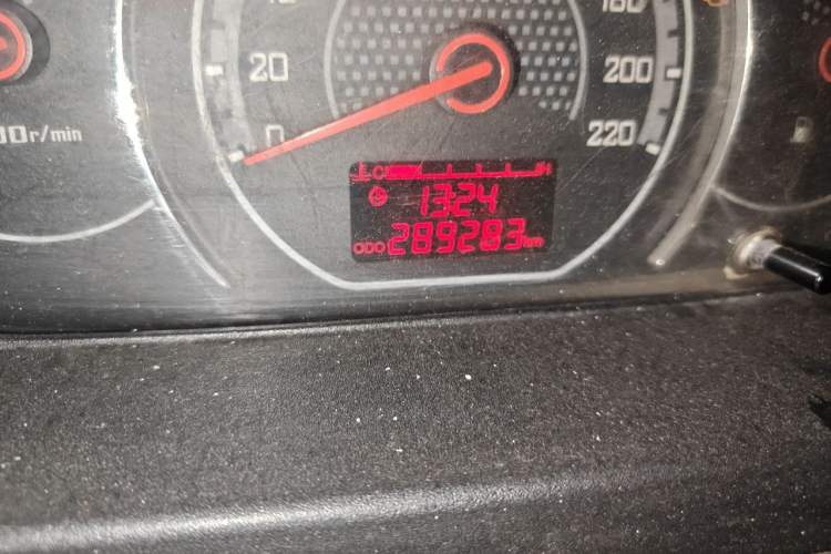 Used Wuling Zhengcheng 2015 1.5L Comfort L3C Odometer Close Up