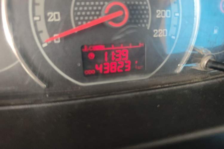Used Wuling Zhengcheng 2015 1.5L Comfort L3C Odometer Close Up