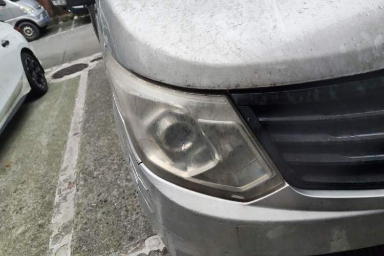 Used Wuling Zhengcheng 2015 1.8L Comfort Model LJ479QE2 Right Front Headlight