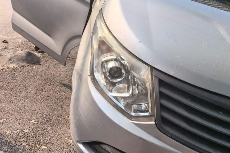 Used Wuling Zhengcheng 2015 1.5L Comfort L3C Right Front Headlight