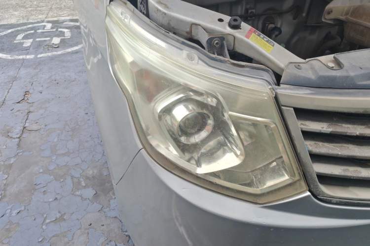 Used Wuling Zhengcheng 2015 1.5L Comfort L3C Right Front Headlight