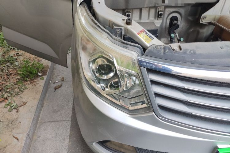 Used Wuling Zhengcheng 2015 1.8L Luxury Model LJ479QE2 Right Front Headlight