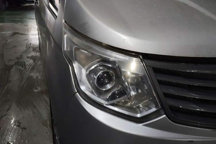 Used Wuling Zhengcheng 2015 1.8L Luxury Model LJ479QE2 Right Front Headlight