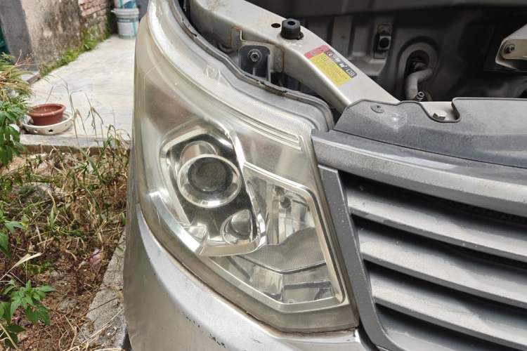 Used Wuling Zhengcheng 2015 1.8L Comfort Model LJ479QE2 Right Front Headlight