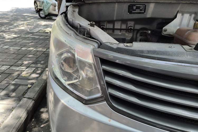 Used Wuling Zhengcheng 2015 1.5L Comfort L3C Right Front Headlight