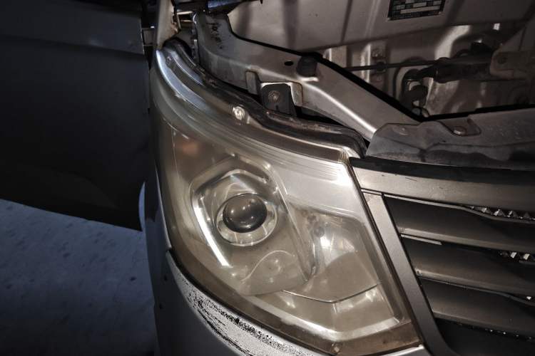 Used Wuling Zhengcheng 2015 1.5L Comfort L3C Right Front Headlight