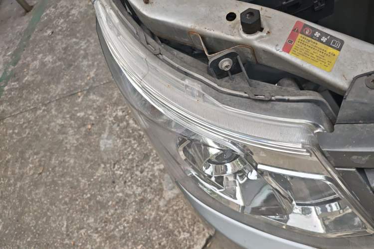 Used Wuling Zhengcheng 2015 1.5L Comfort L3C Right Front Headlight