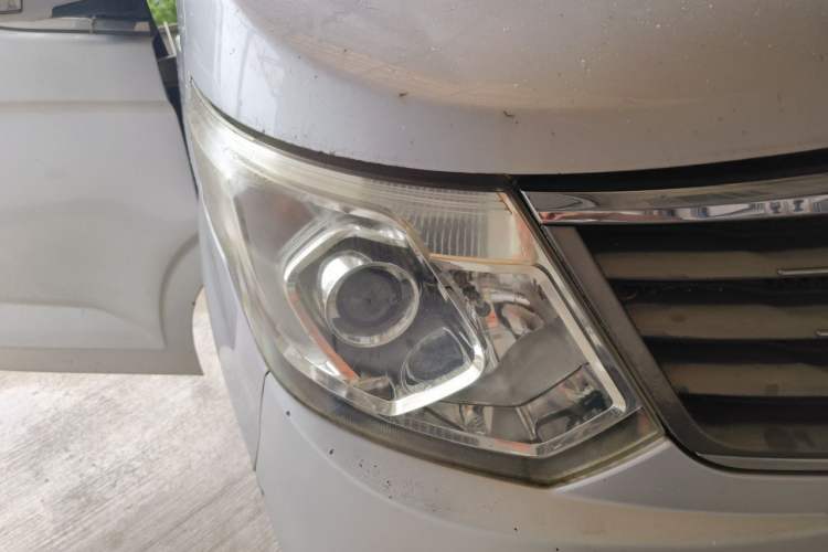 Used Wuling Zhengcheng 2015 1.8L Luxury Model LJ479QE2 Right Front Headlight