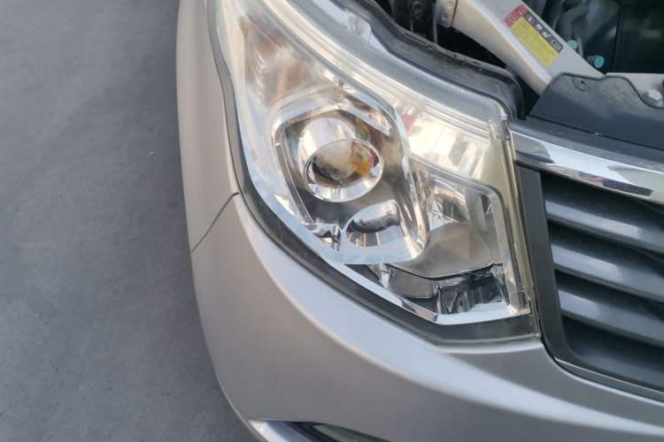 Used Wuling Zhengcheng 2015 1.8L Luxury Model LJ479QE2 Right Front Headlight