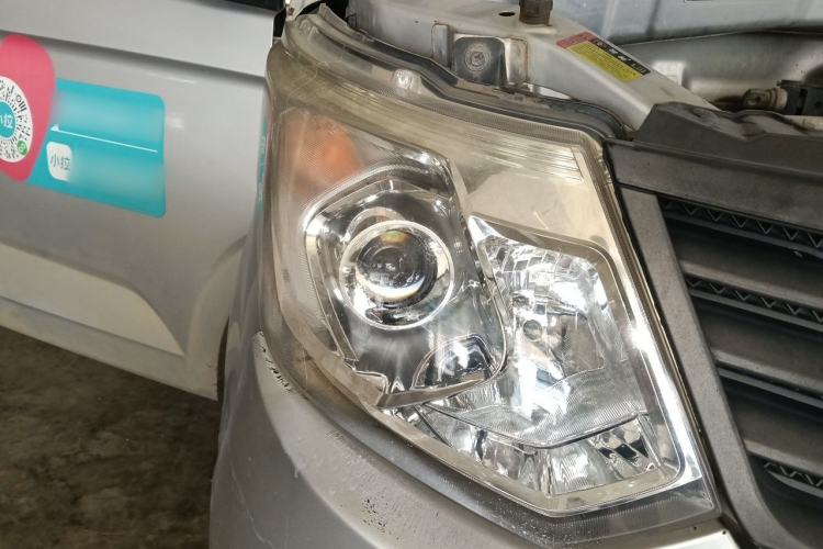 Used Wuling Zhengcheng 2015 1.8L Comfort Model LJ479QE2 Right Front Headlight
