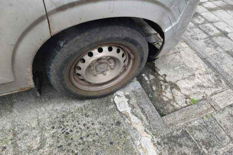 Used Wuling Zhengcheng 2015 1.8L Comfort Model LJ479QE2 Right Front Wheel Hub