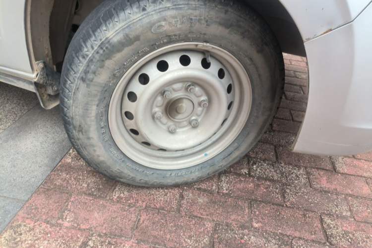 Used Wuling Zhengcheng 2015 1.8L Comfort Model LJ479QE2 Right Front Wheel Hub