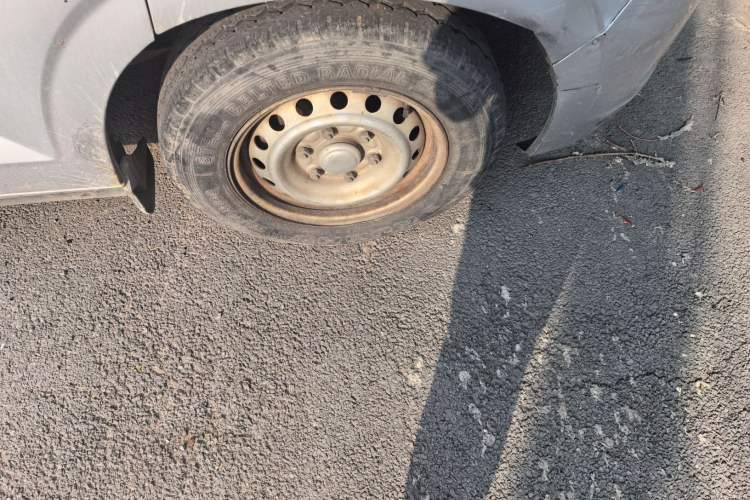 Used Wuling Zhengcheng 2015 1.5L Comfort L3C Right Front Wheel Hub