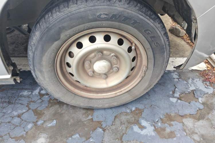 Used Wuling Zhengcheng 2015 1.5L Comfort L3C Right Front Wheel Hub