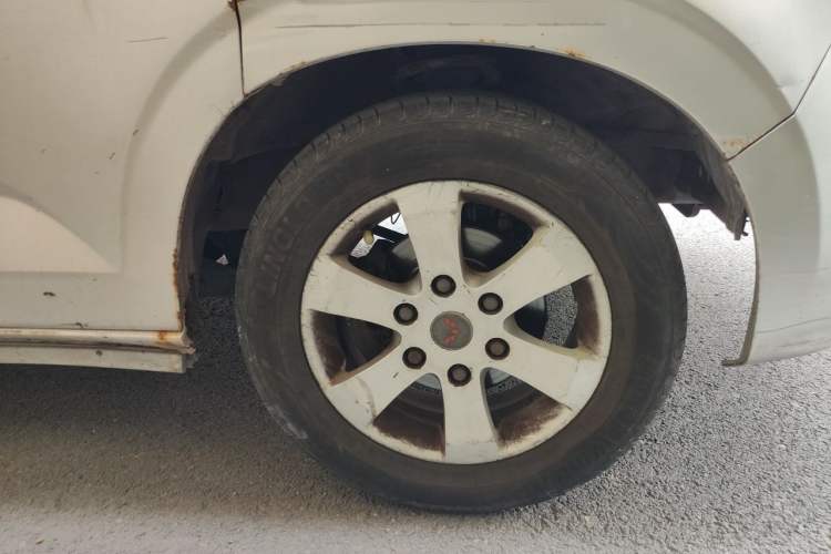 Used Wuling Zhengcheng 2015 1.8L Luxury Model LJ479QE2 Right Front Wheel Hub