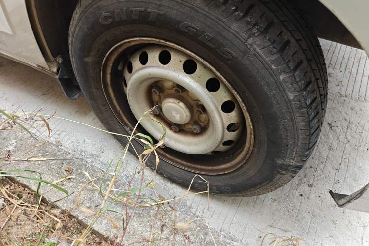 Used Wuling Zhengcheng 2015 1.8L Comfort Model LJ479QE2 Right Front Wheel Hub