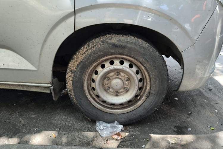 Used Wuling Zhengcheng 2015 1.5L Comfort L3C Right Front Wheel Hub